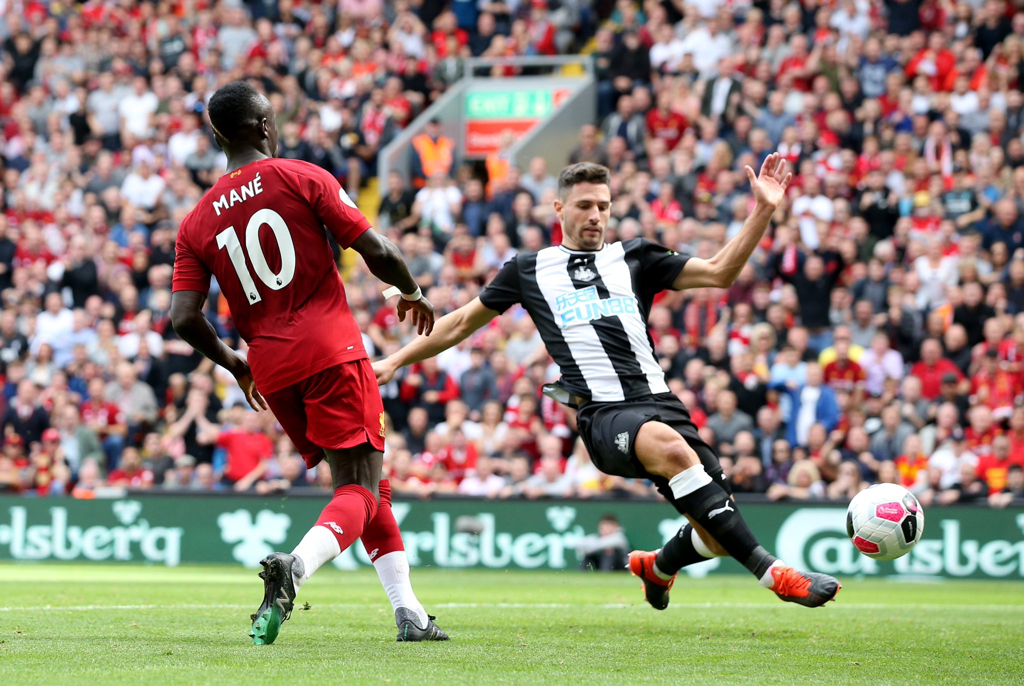 梅西C羅壟斷金球獎！近20屆各獲7次和5次，其余八人平分1次！.